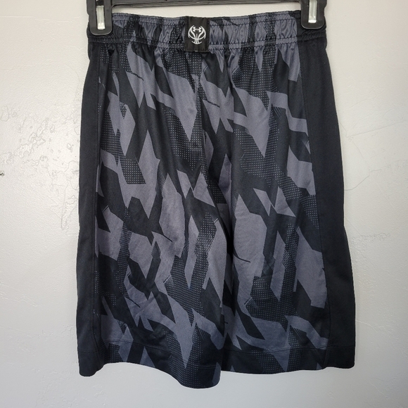 Under Armour Boys Youth Medium YMD Black Grey Pattern Basketball Shorts Active - Picture 3 of 6